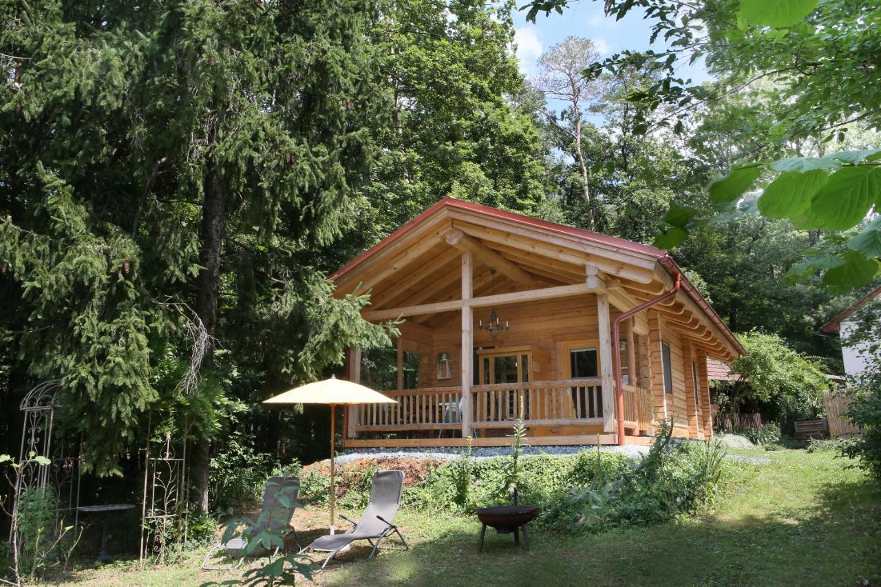 Blockhaus Chalet Mit Beheizbarem Badefass Und Infrarotsauna Auf Der Terrasse Oberschützen Exterior foto