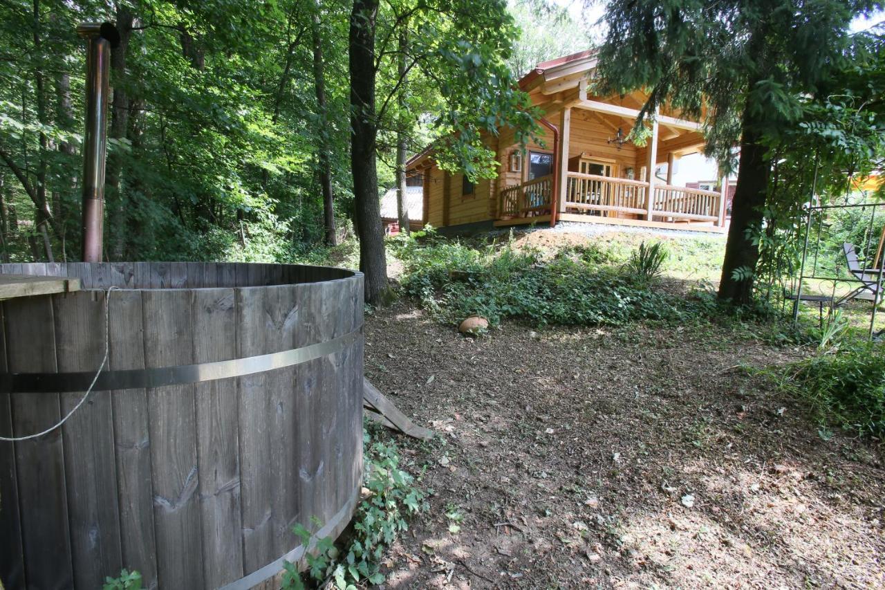 Blockhaus Chalet Mit Beheizbarem Badefass Und Infrarotsauna Auf Der Terrasse Oberschützen Exterior foto